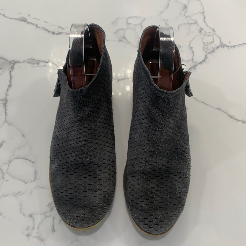 Lucky Brande Gray Zipper Booties.‎ Size 8